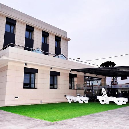 6 Bis Hotel Castelldefels Bagian luar foto