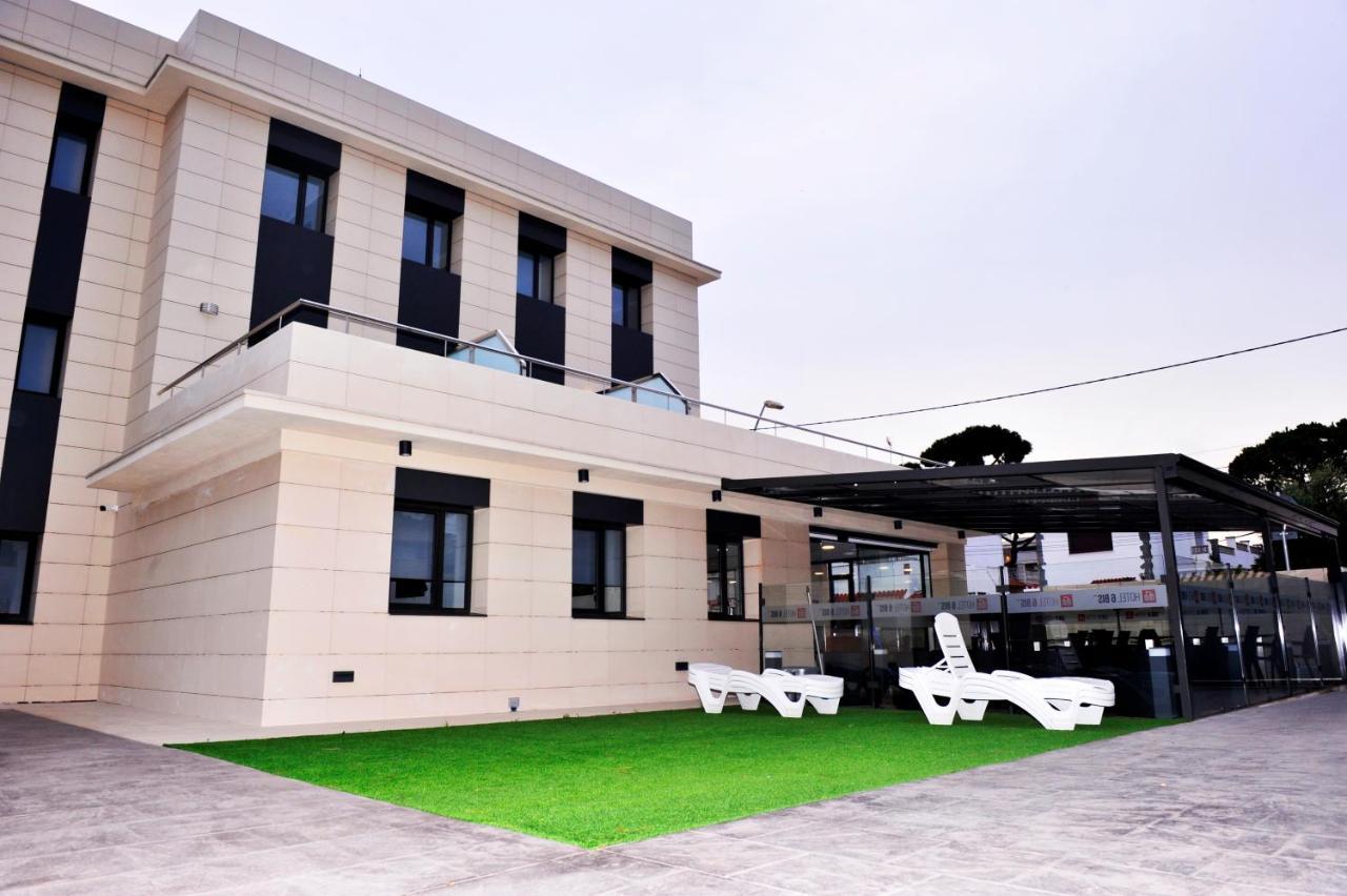 6 Bis Hotel Castelldefels Bagian luar foto