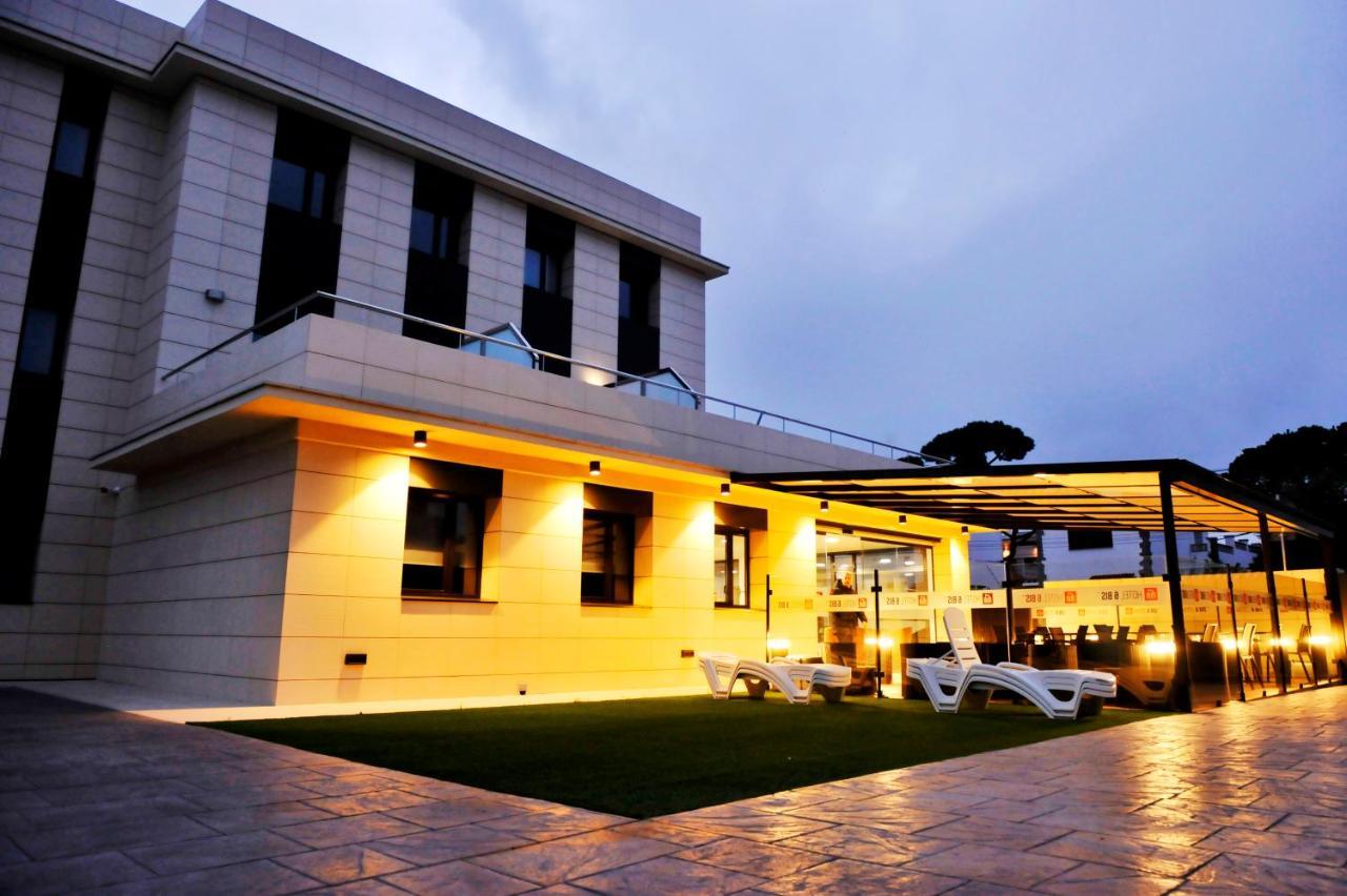 6 Bis Hotel Castelldefels Bagian luar foto