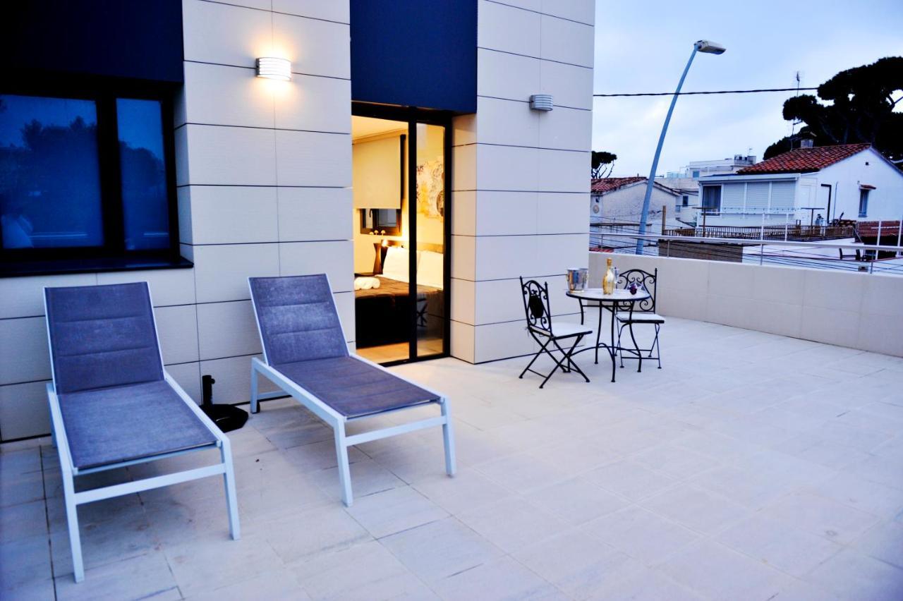 6 Bis Hotel Castelldefels Bagian luar foto