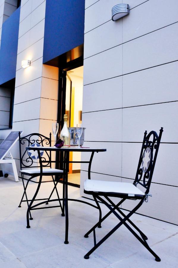 6 Bis Hotel Castelldefels Bagian luar foto