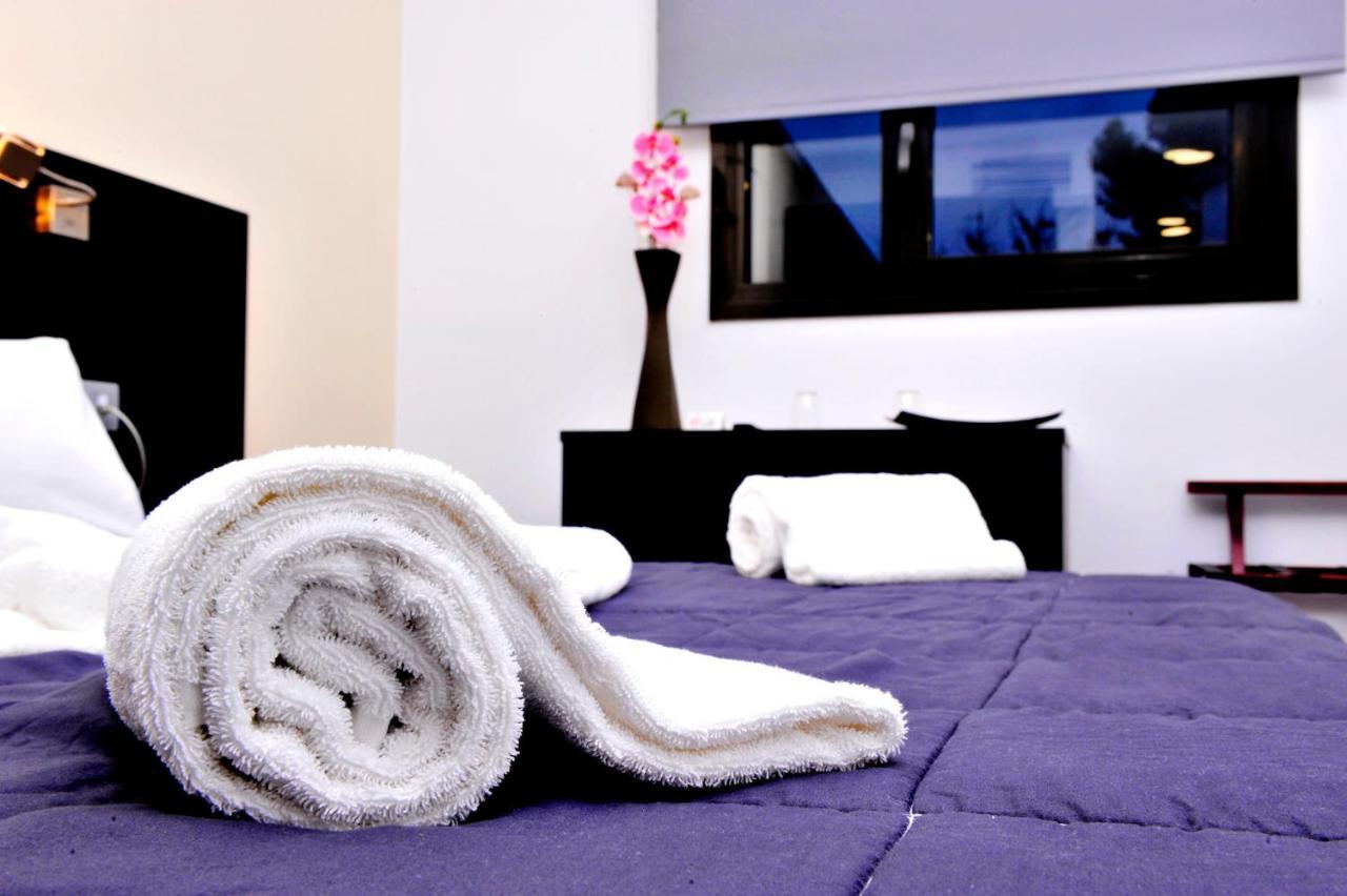 6 Bis Hotel Castelldefels Bagian luar foto