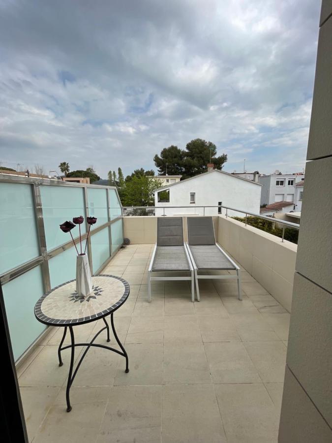 6 Bis Hotel Castelldefels Bagian luar foto