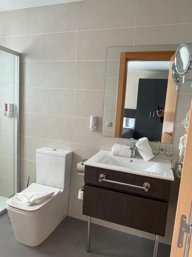 6 Bis Hotel Castelldefels Bagian luar foto