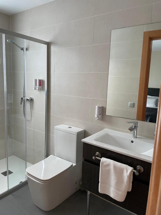 6 Bis Hotel Castelldefels Bagian luar foto