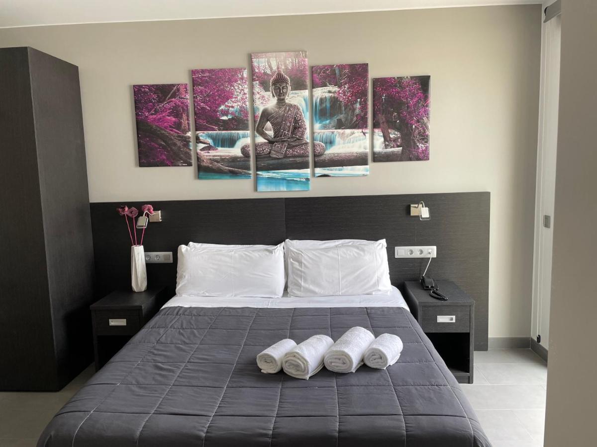 6 Bis Hotel Castelldefels Bagian luar foto