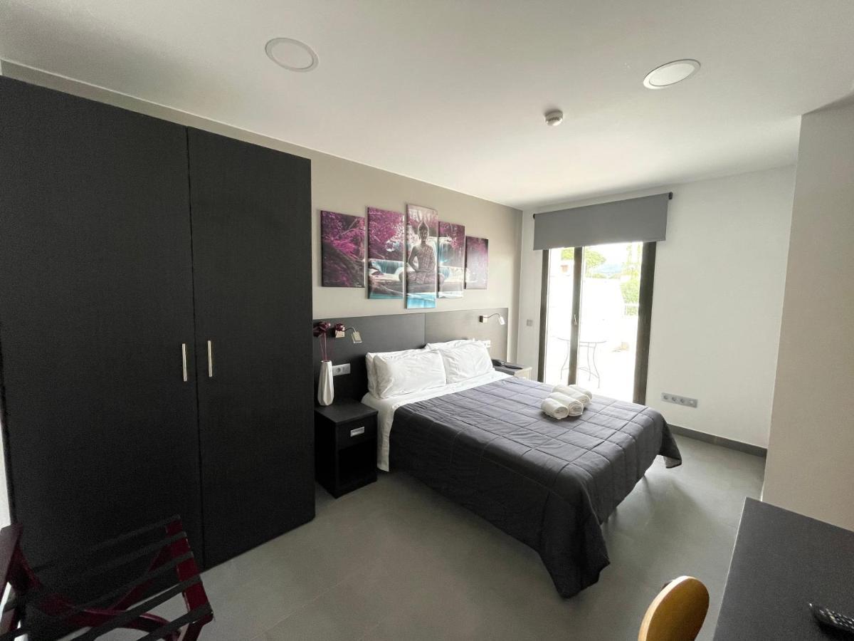 6 Bis Hotel Castelldefels Bagian luar foto