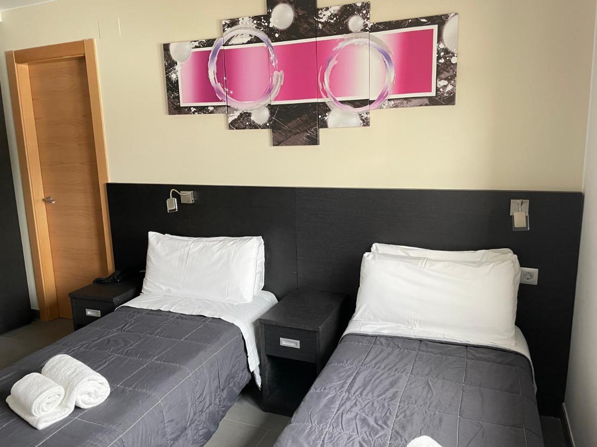 6 Bis Hotel Castelldefels Bagian luar foto