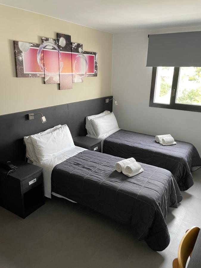 6 Bis Hotel Castelldefels Bagian luar foto
