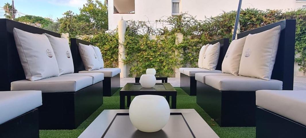 6 Bis Hotel Castelldefels Bagian luar foto